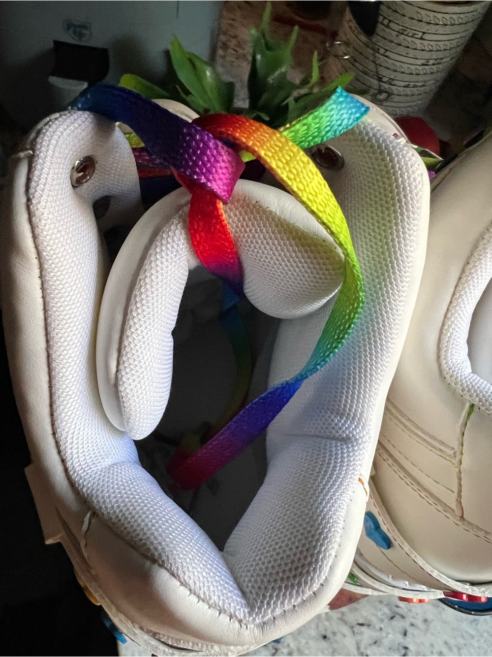 YRU White Platform Sneakers with Rainbow Heart Studs BRAND NEW! Size 8 - Picture 8 of 13